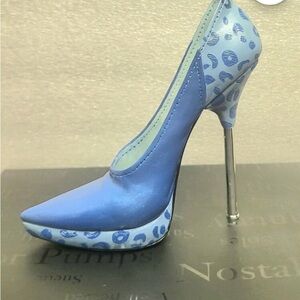 Raine Just the Right Shoe Figurine, Maneater, Electric Blue w/Silver Stiletto.